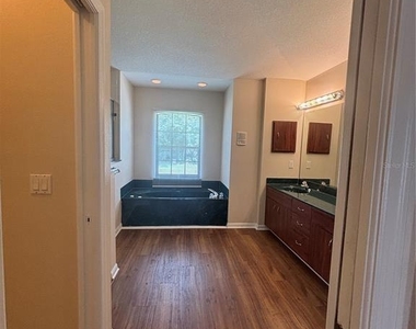 15470 Brainbridge Circle - Photo Thumbnail 7