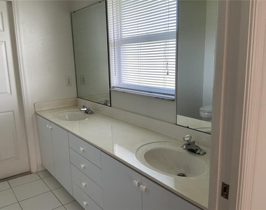 2700 S Biscayne Drive - Photo Thumbnail 9