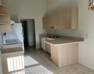 2700 S Biscayne Drive - Photo Thumbnail 4