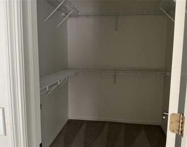 2700 S Biscayne Drive - Photo Thumbnail 8