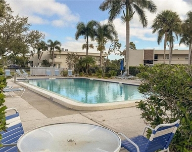 7461 W Country Club Drive N - Photo Thumbnail 1