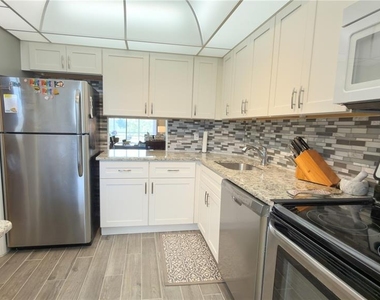 7461 W Country Club Drive N - Photo Thumbnail 8