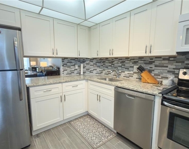 7461 W Country Club Drive N - Photo Thumbnail 7