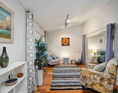 231 Southampton Lane - Photo Thumbnail 12