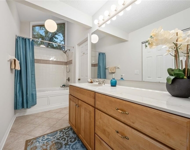231 Southampton Lane - Photo Thumbnail 20