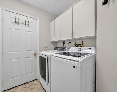 231 Southampton Lane - Photo Thumbnail 23