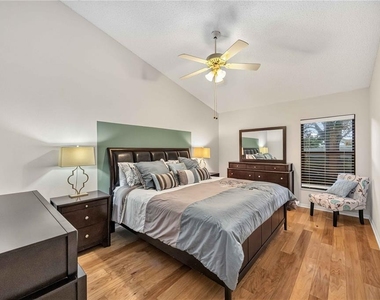231 Southampton Lane - Photo Thumbnail 16