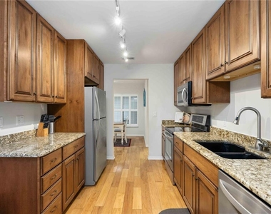 231 Southampton Lane - Photo Thumbnail 8