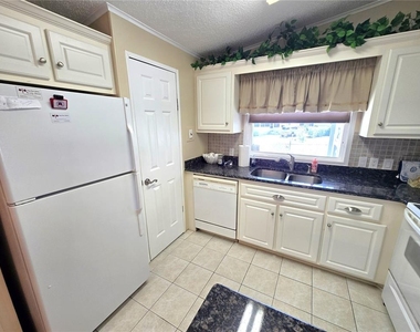 8503 Princess Court - Photo Thumbnail 4