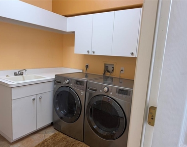 8544 Park Shore Lane - Photo Thumbnail 31