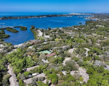 1709 Clower Creek Drive - Photo Thumbnail 23