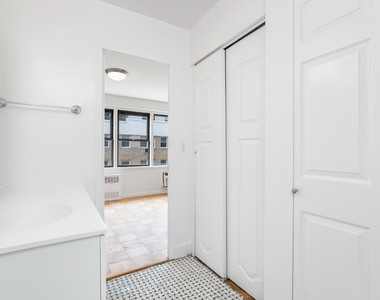 East 36th Street - Photo Thumbnail 9