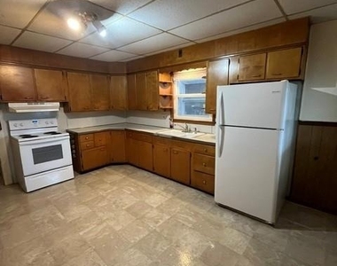 124 E Fell Street - Photo Thumbnail 6