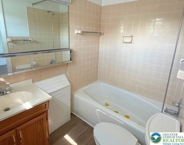 816 Main Street - Photo Thumbnail 10