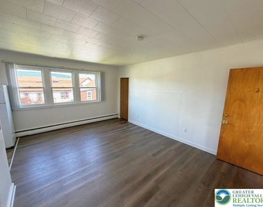 816 Main Street - Photo Thumbnail 5