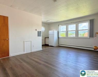 816 Main Street - Photo Thumbnail 6