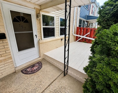 757 Mohawk Street - Photo Thumbnail 2
