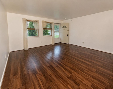 757 Mohawk Street - Photo Thumbnail 3