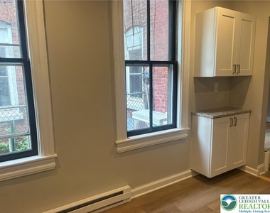 141 S 6th Street - Photo Thumbnail 6