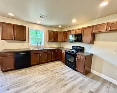 114 Frog Hollow Lane - Photo Thumbnail 5