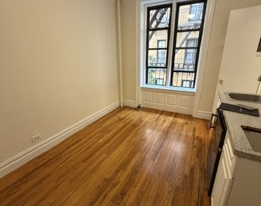 West 45 Street - Photo Thumbnail 1