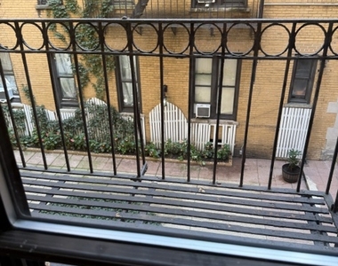 West 45 Street - Photo Thumbnail 6