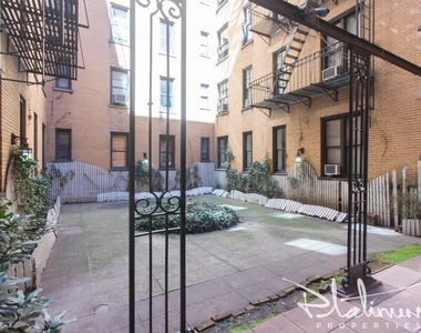 Midtown West - West 45th - Photo Thumbnail 4