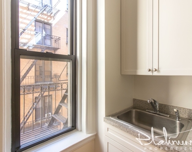 Midtown West - West 45th - Photo Thumbnail 5
