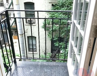 279 East 10th St - Photo Thumbnail 4