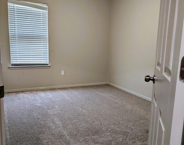 616 Rafael Marmolejo Street - Photo Thumbnail 10