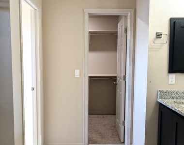 616 Rafael Marmolejo Street - Photo Thumbnail 22