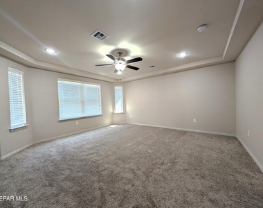 616 Rafael Marmolejo Street - Photo Thumbnail 15