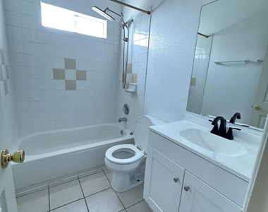 1340 James Cravens Court - Photo Thumbnail 17