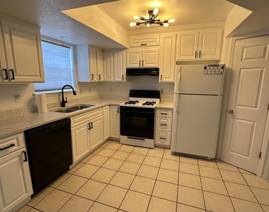 1340 James Cravens Court - Photo Thumbnail 6