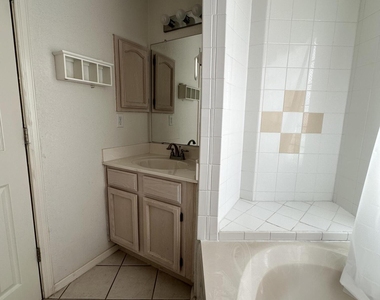 1340 James Cravens Court - Photo Thumbnail 12