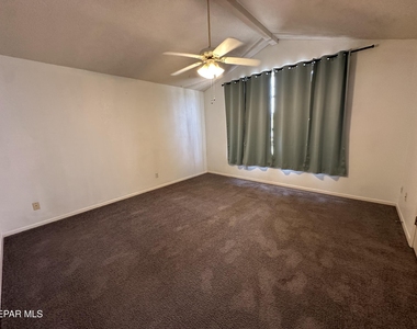 1340 James Cravens Court - Photo Thumbnail 13