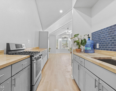 6640 Star Of India Lane - Photo Thumbnail 8