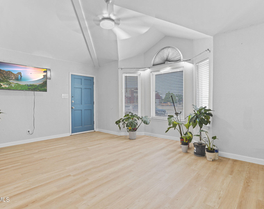 6640 Star Of India Lane - Photo Thumbnail 5