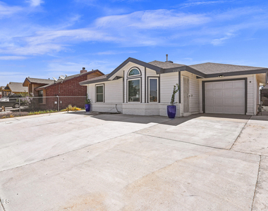 6640 Star Of India Lane - Photo Thumbnail 2
