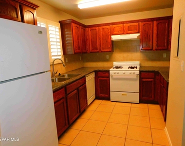10021 Railroad Drive - Photo Thumbnail 3