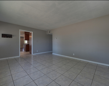 3208 Kirkcaldy Street - Photo Thumbnail 7