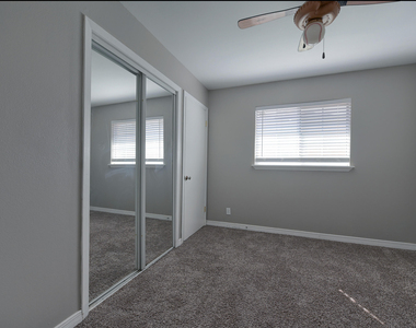 3208 Kirkcaldy Street - Photo Thumbnail 32