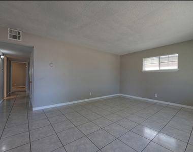 3208 Kirkcaldy Street - Photo Thumbnail 6