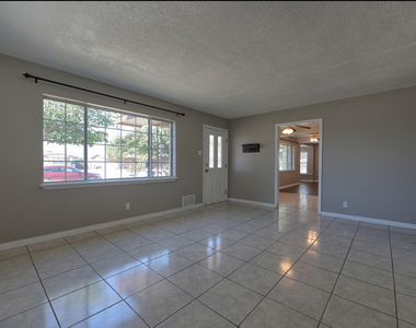 3208 Kirkcaldy Street - Photo Thumbnail 8