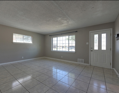 3208 Kirkcaldy Street - Photo Thumbnail 9