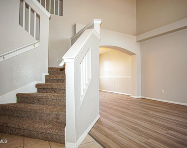 817 Dakota River Avenue - Photo Thumbnail 2