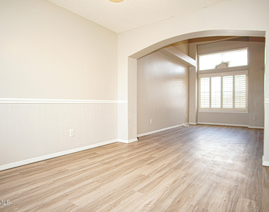 817 Dakota River Avenue - Photo Thumbnail 5