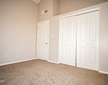 817 Dakota River Avenue - Photo Thumbnail 14
