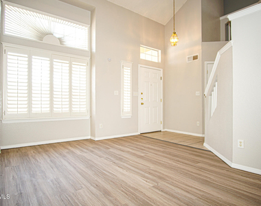 817 Dakota River Avenue - Photo Thumbnail 3