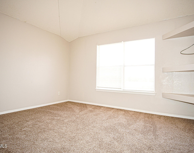 817 Dakota River Avenue - Photo Thumbnail 15